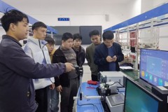 告别纸上谈兵，课堂实操双向培育，都市学子成功入职科创板上市公司